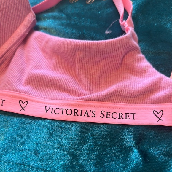 Victoria's Secret Pink Molded Cup Bra - Picture 2 of 6